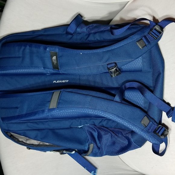 The north face Women's pivoter 22L backpack - Picture 6 of 14